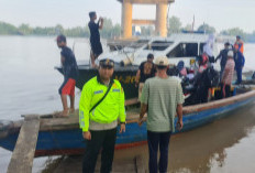 Bantu Warga, Satpolairud Polres Muba Siapkan Kapal Penyeberangan di Jembatan Putus