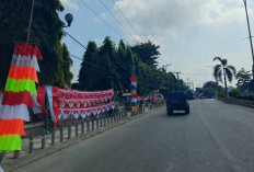 Sambut 17 Agustus, Penjual Bendera dan Umbul Umbul Masih Sepi Pembeli 