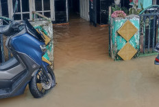 Drainase Jebol Akibat Banjir, Tujuh Rumah di Perumahan OKU Terancam Longsor