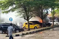 Diduga Korsleting Sound System, Mobil Terbakar di Parkiran Sekolah YSPP Pusri Palembang   