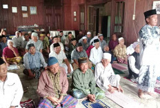 Warga Ngulak III Laksanakan Sholat Jumat di Rumah Pangeran Marga Sanga Desa 