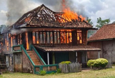 Mendadak Heboh, Diduga Konsleting Listrik, Satu Rumah Terbakar 