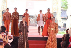 Fashion Show Gambo Muba Berhasil Pukau Pengunjung Expo HUT ke-44 Dekranas Tahun 2024
