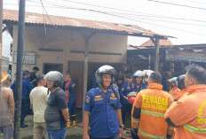 Warga Gercep Padamkan Api Pakai Air Selokan, Kios Stiker Terbakar 