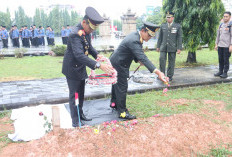 Upacara Hari Pahlawan di Palembang Berlangsung Khidmat Meski Diterpa Hujan