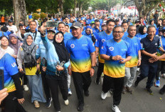 KA UII Gelar Jalan Sehat di Palembang,  Herman Deru Dorong  Alumni Jadi Agen Perubahan