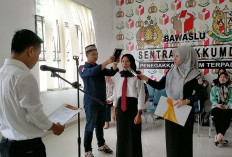 Bawaslu Muba Resmi Lantik Nia Audina Sebagai PAW Panwascam Sanga Desa