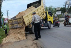 Ini Cara Terbaru Urai Kemacetan di Jalintim, Timbun Bahu Jalan dengan Tanah 