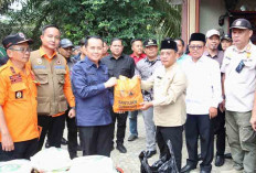 PJ Gubernur Agus Fatoni Salurkan Bantuan dan Imbau Masyarakat Jaga Lingkungan