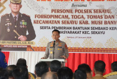Tingkatkan Kesiapsiagaan, Kapolres Muba Kunjungi Polsek Sekayu dan Salurkan Bantuan Sosial