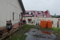 Angin Kencang Rusak Atap Bangunan Pondok Pesantren Ashabul Hidayah