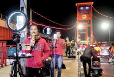 Wow, Jembatan Ampera Dimaraikan Para Tiktoker, Cari Cuan dengan Live Tengah Malam