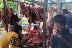 Jelang Libur Nataru, Harga Daging Sapi di Pasar Kalangan Ngulak Masih Stabil