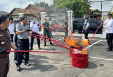 Didominasi Kasus Narkoba, Kejari OKU Timur Musnahkan Barang Bukti 