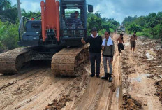 Akses Jalan Desa Rusak, Tokoh Masyarakat dan Pemerintah Desa Keban I Swadaya Perbaiki Jalan