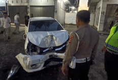 Pengemudi Honda Brio Tewas Usai Tabrak Ruko di Palembang, Mobil Ringsek Parah