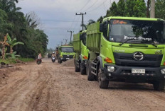 Warga Keluhkan Debu Akibat Proyek Perbaikan Jalan Sungai Lilin-Keluang