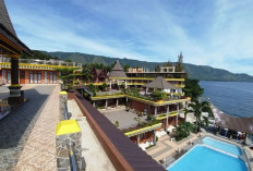 Siapa yang tak terpesona dengan keindahan Danau Toba? Nih, Jukung Samosir Cottage Resort