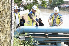 Turun Gunung, Bupati OKU Timur Tinjau Jembatan hingga Pintu Air Bersama PUTR dan BBWSS VIII