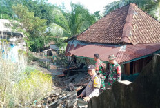 Banjir Terjang Payaraman Ogan Ilir, Rumah Warga Roboh Diterjang Derasnya Air