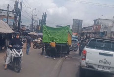 Truk Rusak di Pasar Sungai Lilin: Jalintim Palembang–Jambi Macet Parah hingga 3 Kilometer