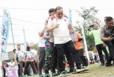 Serunya Pj Bupati H Sandi Fahlepi bersama Forkopimda Ikut Lomba Terompah Panjang