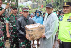 Polda Sumsel Evakuasi dan Salurkan Bantuan Kemanusiaan untuk Korban Banjir 