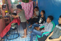 Masuk Sekolah, Pangkas Rambut Ramai Pengunjung 