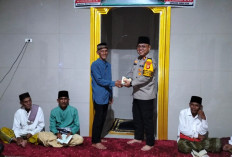 Polsek Sanga Desa Gelar Doa Bersama, Serahkan Hadiah Umroh untuk Marbot Masjid