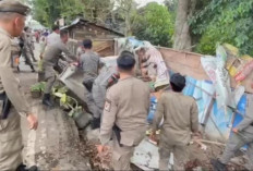  Satpol PP Lubuk Linggau Robohkan 6 Pondok Diduga Tempat Prostitusi