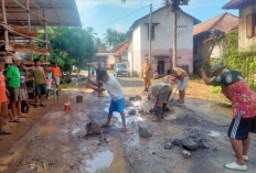 Warga Kelurahan Ngulak Gelar Gotong Royong Perbaiki Jalan Tusan Jaya, Kemana Dinas PUPR?