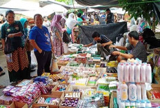 Tawarkan Kebutuhan Rumah Tangga, Pedagang Ini Dapat Omset Jutaan Rupiah Dalam Sehari 