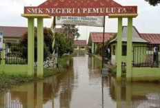 Sebagian Sekolah di Ogan Ilir Mulai Terendam Banjir, Siswa Tetap Belajar 