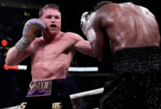 Mike Tyson Ramal Canelo Kalahkan Crawford, Sebut Bobot Tubuh Jadi Faktor Penentu