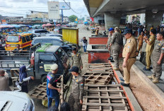 Lapak Pedagang dan Tuak di Bawah Jembatan Ampera Ditertibkan