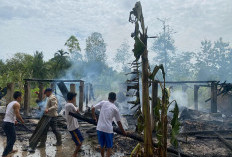 Kebakaran Dahsyat, Rumah Kayu Rata dengan Tanah, Kerugian Capai Puluhan Juta Rupiah