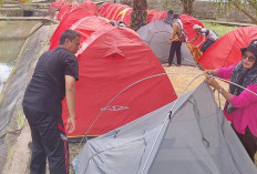 Ratusan Guru Camping di Objek Wisata Bukit Layang