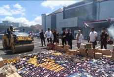 Kejari Palembang Musnahkan Barang Bukti dari 254 Kasus, Termasuk 8 Kg Sabu dan Ribuan Botol Miras