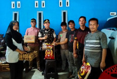 Camat Sanga Desa Serahkan Tali Asih kepada Keluarga Korban Tenggelam