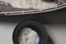 Warga Pangkalan Balai Heboh, Curigai Beras Bercampur Plastik