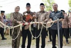 Bupati dan Wabup OKU Ajak ASN Makmurkan Masjid Al-Aziz yang Baru Diresmikan