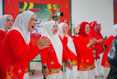 Merayakan Kemerdekaan dengan Semangat Olahraga: Feby Deru dan Ibu-ibu Persit Ikut Lomba di Jasdam II/Sriwijaya