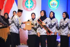 Momentum HUT ke-80 PGRI, Feby Deru Terima Amanah sebagai Bunda Guru Sumsel