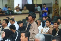 Gubernur Herman Deru Bantu Modal Usaha untuk 15 Pemuda Eks WNI yang Dipulangkan dari Kamboja