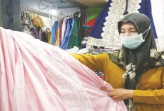 Ramadhan Penuh Berkah, Penjualan Mukena dan Sajadah Alami Peningkatan 