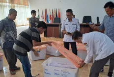 KPU Buka Kontainer Surat Suara, Kelengkapan Alat Bukti Hadir Sidang di Mahkamah Kontitusi 