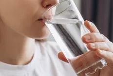 Ini 5 Manfaat Minum Air Putih Hangat di Pagi Hari