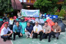 PALING KECE! Goes To School Hebohkan SMAN 2 Palembang, Botol Plastik Langsung Ditukar Tumbler  