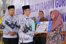 Ratu Dewa Kukuhkan Pengurus PGRI Palembang, Bukti Komitmen Dukung Pendidikan Berkelanjutan