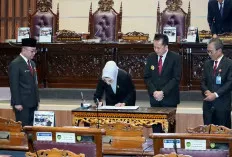 Pj Gubernur Agus Fatoni Ikuti Paripurna Perubahan dan Penambahan Propemperda Inisiatif DPRD